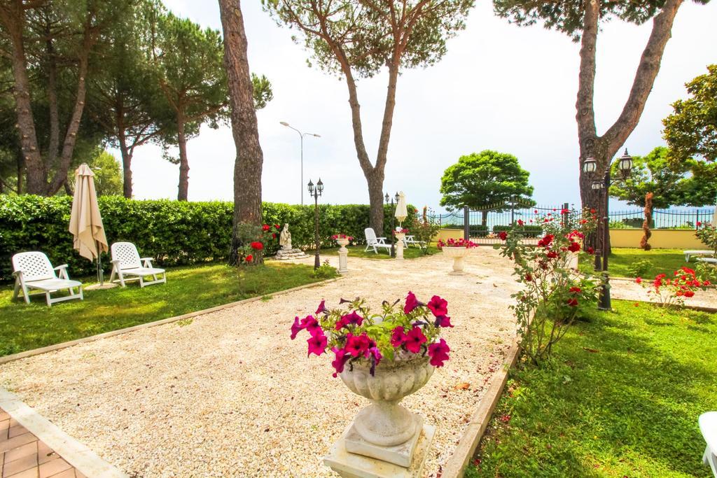 Le Naiadi Park Hotel Sul Lago Bolsena Kültér fotó